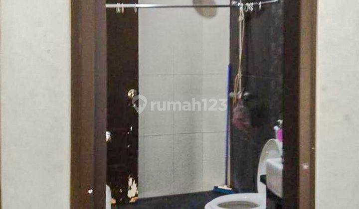 Rumah Mewah Tengah Kota, 2 Lantai Semi Furnished Sertifikat Hak Milik di R.h.a. Arifai Tjek Yan, Palembang 9