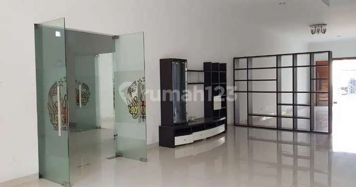 Rumah Mewah Luxury Eropa Kolam Renang Jalan Utama Mentri Supeno Kodya 5