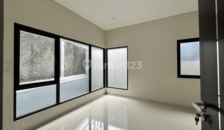 Rumah Baru Luxury Minimalis 2 Lantai Dalam Perumahan Elite Hyarta 5