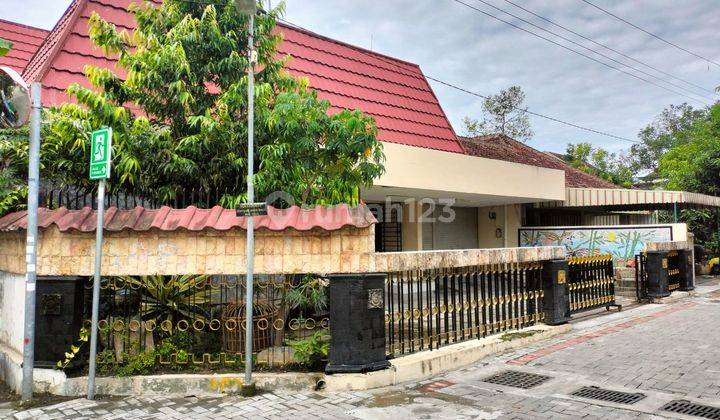 Rumah Klasik Full Furnish Tanah Luas Kawasan Exclusive Demangan Kodya 2