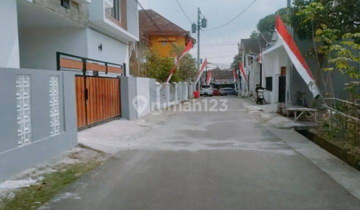 Tanah Super Strategis Bonus Bangunan Kost Pinggir Jalan Seturan 1