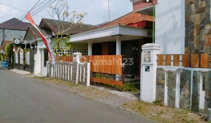 Tanah Super Strategis Bonus Bangunan Kost Pinggir Jalan Seturan 2