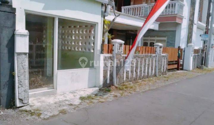 Tanah Super Strategis Bonus Bangunan Kost Pinggir Jalan Seturan 3