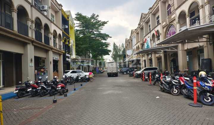 For Rent 3-Story Strategic Shop House Steps Away to Mall in Galaxy Bekasi 2