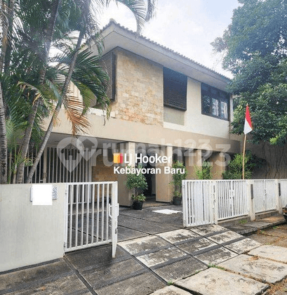 Disewakan Rumah Tropikalis di Patra Kuningan, Gatot Subroto, Jakarta Selatan 1