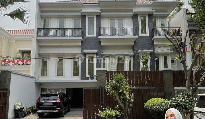 Rumah Mewah Dengan Kolam Renang di Pondok Indah Jakarta Selatan 1