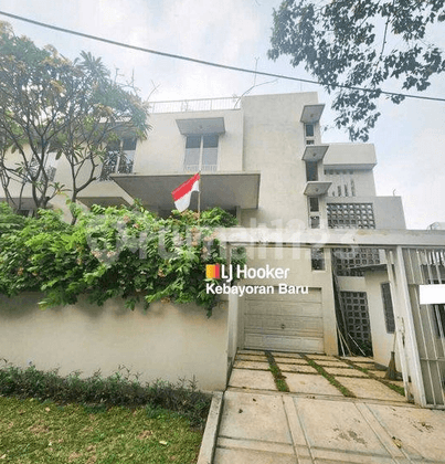 Disewakan Rumah Tropikalis Rooftop di Patra Kuningan, Jakarta Selatan 1