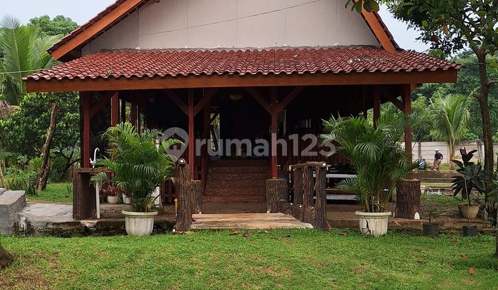 For Sale Very Strategic Villa Perfect for Investment. For Sale Very Strategic Villa Perfect for Investment.