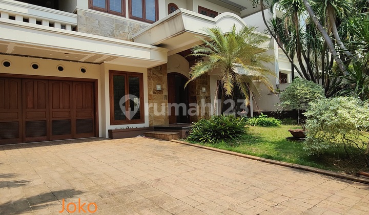 Rumah Mewah Lingkungan Elit Jl. Sekolah Kencana, Pondok Indah