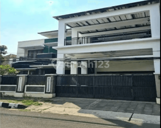 Rumah Mewah Harga Bawah Pasaran Dekat Diponegoro, Menteng 1