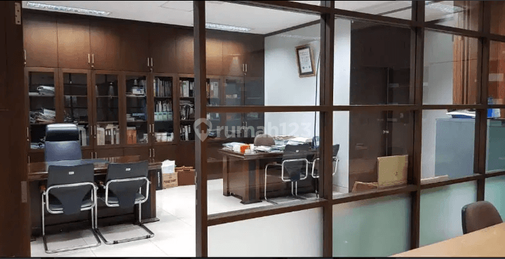 Gedung Kantor M U R A H Bawah N J O P di Tebet, Jakarta Selatan