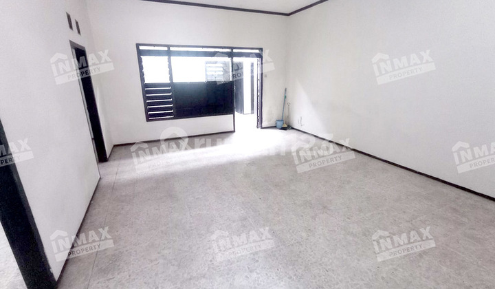 Many Rooms Near Sabililah and Blimbing Market. 2