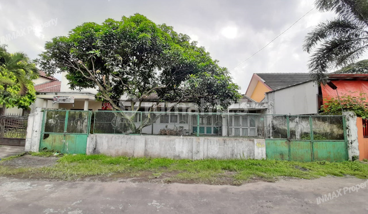 Near the Toll Exit, Adi Putro and Bentoel Near the Toll Exit, Adi Putro and Bentoel