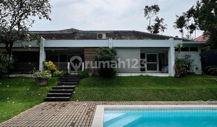 Rumah Cantik 1 Lantai Kemang Lokasi Tenang dan Nyaman, Taman Luas