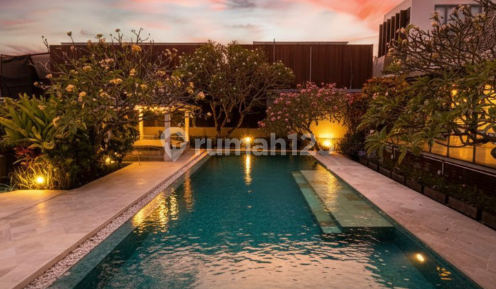 8 Bedroom Villa Sangat Terawat dengan View Sawah , Sungai dan Gunung, Berada di Lokasi Yg Strategis