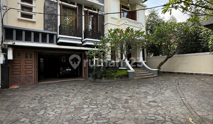 Rumah Authentic Classic Prime Area Menteng Jl. Hos Cokroaminoto Private Landed Apartment Rumah Authentic Classic Prime Area Menteng Jl. Hos Cokroaminoto Private Landed Apartment