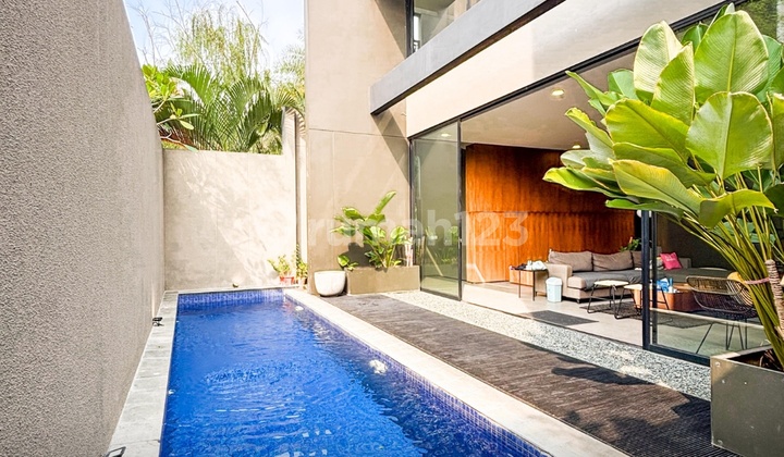 RUMAH KEMANG MODERN TROPICAL 3 LANTAI ARSITEK BY NATANEKA