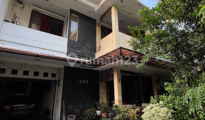 Rumah Kebayoran Baru 2 Lantai Strategis Asri Nyaman Dekat Senayan dan Pakubuwono