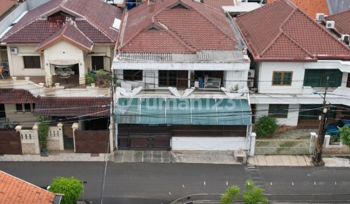 Rumah Lama Hitung Tanah Tomang Cocok untuk Kost Rumah Lama Hitung Tanah Tomang Cocok untuk Kost