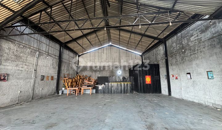Strategic Warehouse by the Main Road in Kedungmundu Area-11209 2