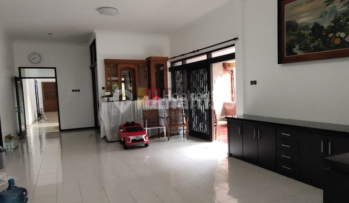 Ready-to-Use House, Suitable for Café/Restaurant Business and Offices, Tambora Street, Candisari, Semarang – 8860. Ready-to-Use House, Suitable for Café/Restaurant Business and Offices, Tambora Street, Candisari, Semarang – 8860.