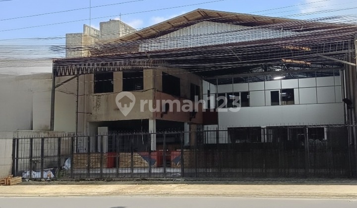 Ready-to-Use Shophouse, Strategic Location, Main Roadside in Lamper Area, Semarang - 11174 1