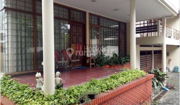 Dijual Rumah Model Villa Terawat & Siap Huni di Lingkungan Asri Semarang Selatan 2