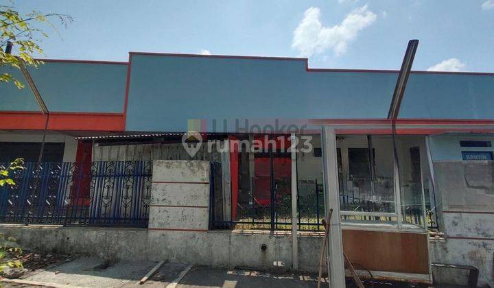 Rumah strategis ramai pinggir jalan raya lebar di Banyumanik semarang 1