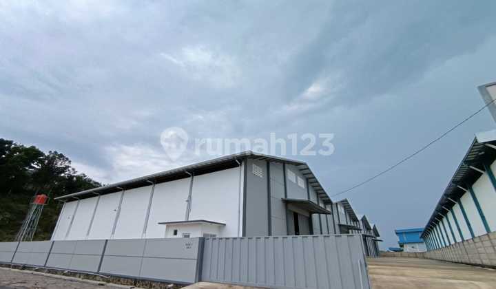 Gudang baru LB 3600an dengan area parkir yang cukup luas di kawasan industri candi Gatsu 10502 Gudang baru LB 3600an dengan area parkir yang cukup luas di kawasan industri candi Gatsu 10502