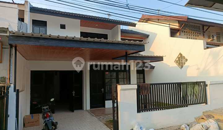 Rumah 2 lantai siap huni cocok untuk usaha atau kantoran strategis pinggir jalan Raya di Kanfer banyumanik semarang 977