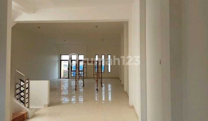 Ruko 3 Lantai Siap Pakai di Daerah Ramai dan Strategis Jl Majapahit Semarang Timur 9808 2