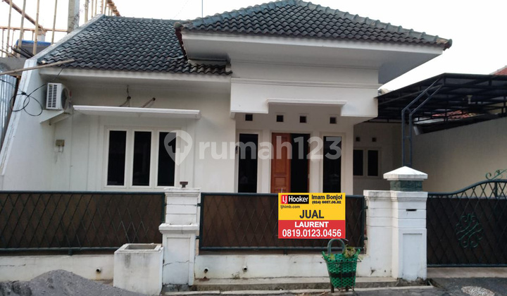 Ready-to-occupy minimalist house in Duta Bukit Mas housing complex, Banyumanik, Semarang 4013 1