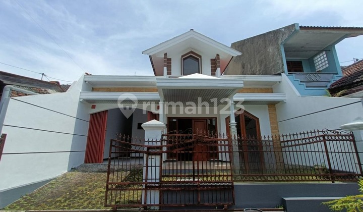 Beautiful Comfortable House in Duta Bukit Mas Banyumanik Semarang 11226