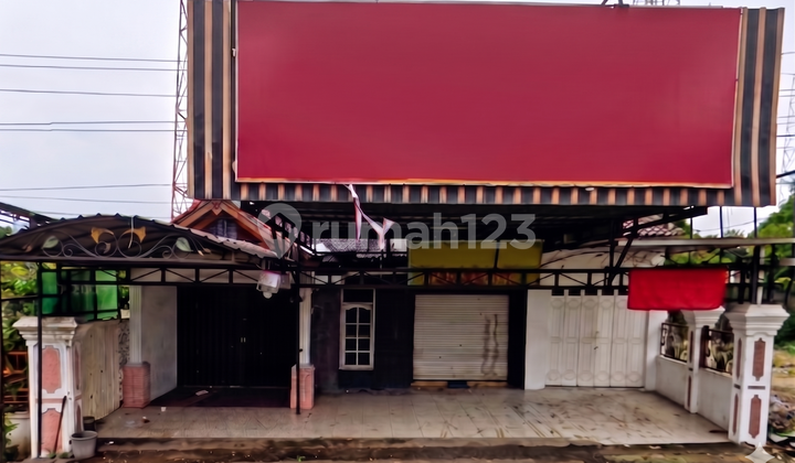 Strategic House on Semarang-Kendal Main Road - 11349