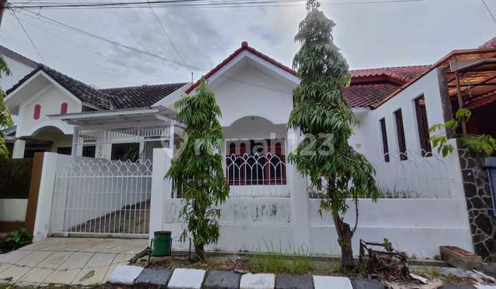 Ready-to-Occupy and Comfortable House in Banyumanik Area, Semarang - 7385 1