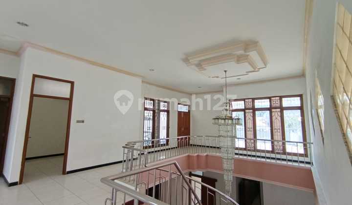 Ready-to-Occupy and Comfortable House in Pekunden, Central Semarang - 11319 2