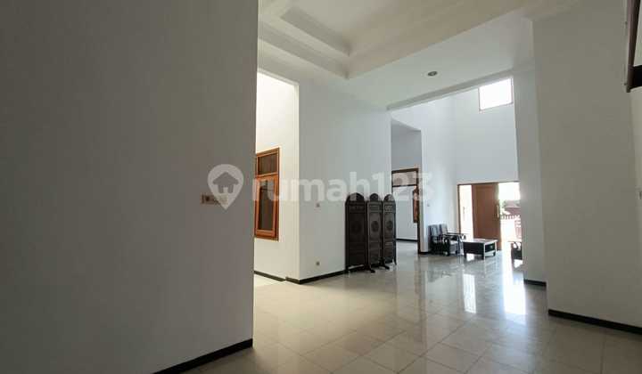 Ready-to-Occupy and Comfortable House in Banyumanik Area, Semarang - 11226 2