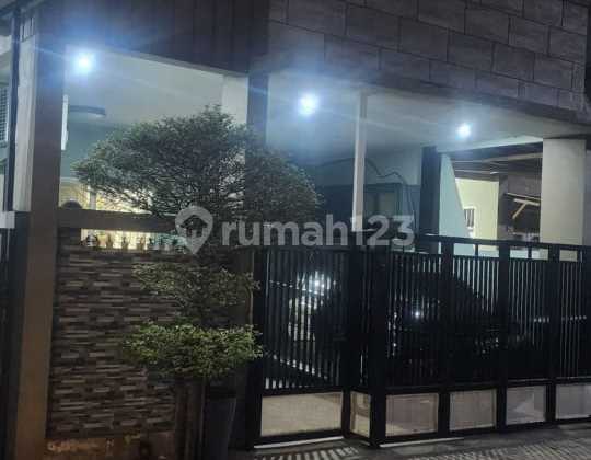 Rumah Rapih Dua Lantai Siap Huni
