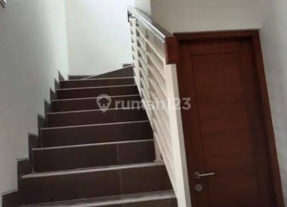 Rumah 2 Lantai Bagus SHM di Maguwoharjo, Depok Sleman, Yogyakarta 9
