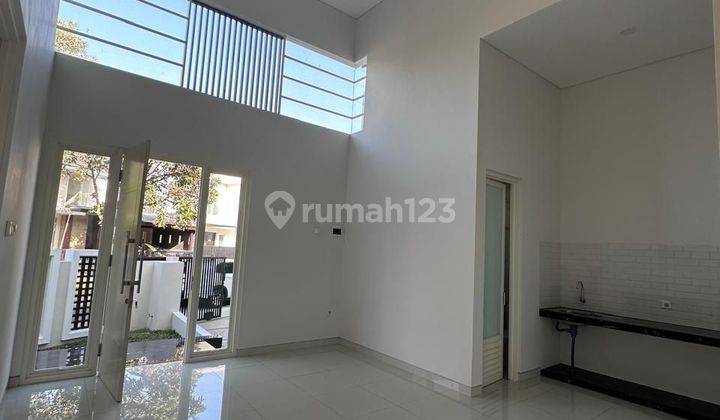 Rumah baru desain modern di kawasan elit araya Malang kota 2