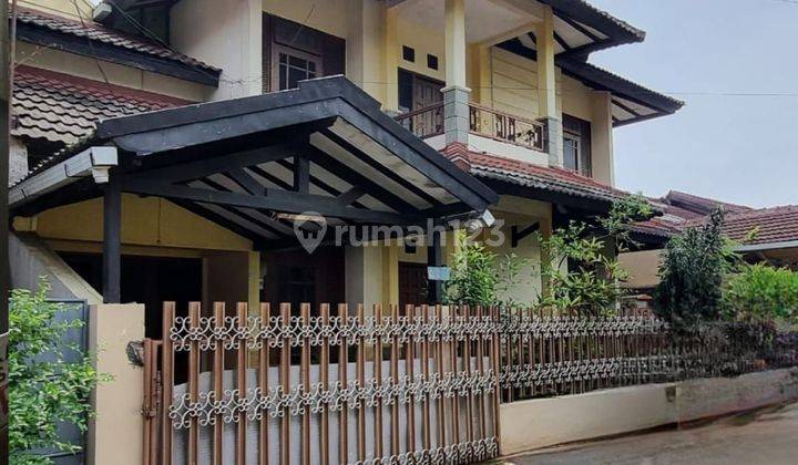 Rumah elegan besar desain vintage di Lowokwaru Malang 1