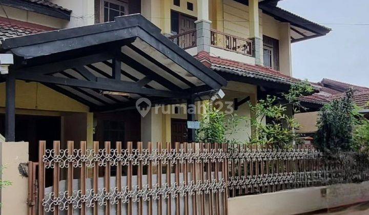 Rumah 2 lantai desain elegan di lowokwaru Malang  1