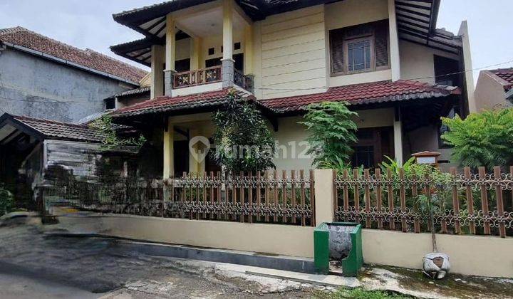 Rumah 2 lantai desain elegan di lowokwaru Malang  2