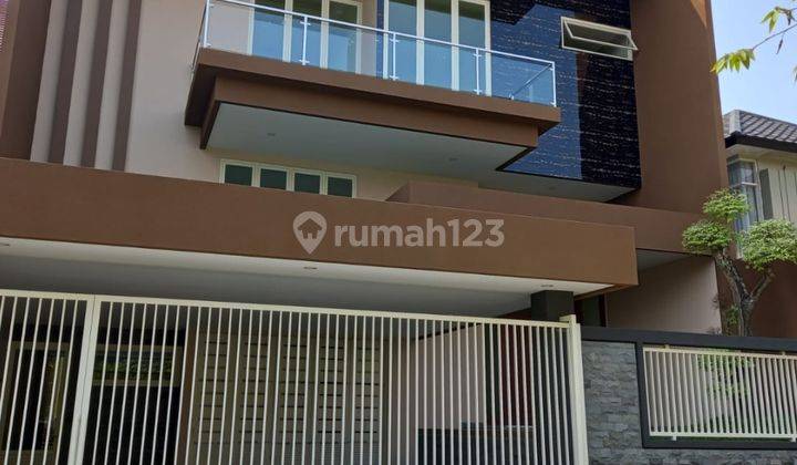 Rumah Besar Mewah Murah Strategis di Kawasan Elit Araya Malang  1