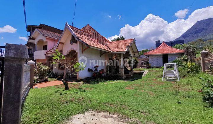 Rumah Asri Halaman Super Luas View Pegunungan di Kota Batu  2