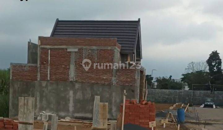 Rumah Modern 2 Lantai Fred Water Heater Di Ayaskara Malang  1