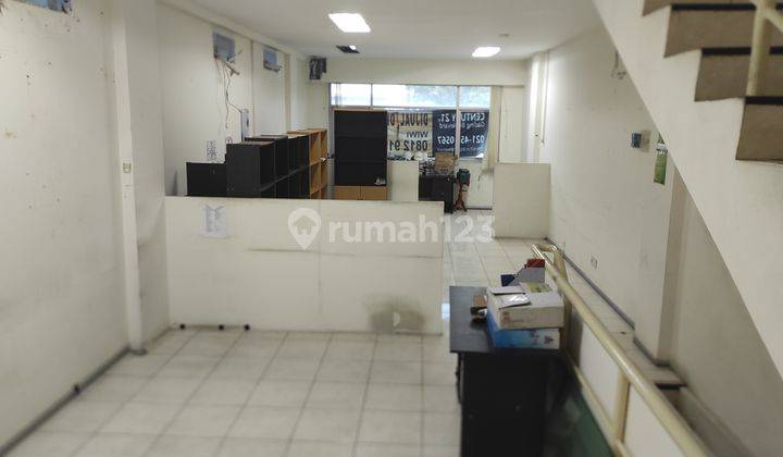 Ruko 3,5 lantai di Pulo Gadung Trade Centre Cocok untuk Kantor Gudang dekat pintu keluar