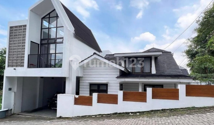 Rumah Mewah 2 Lantai di Manyaran Semarang 1