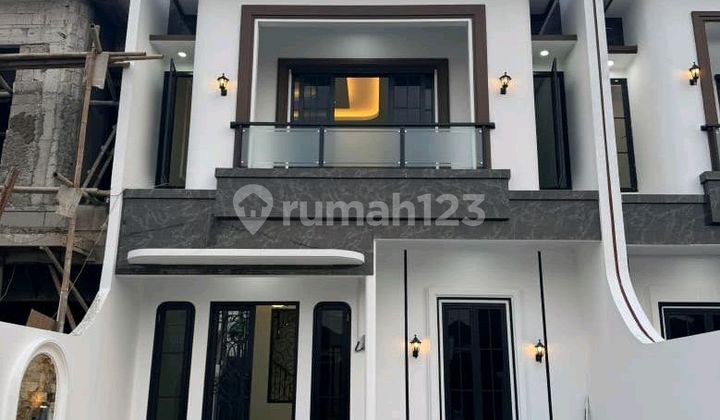 Rumah Mewah Jagakarsa 2 Unit Lagi di Jl. Jagakarsa, Jagakarsa, Jagakarsa, Kota Jakarta Selatan, Dki Jakarta, Indonesia, 12620, Jagakarsa SHM Bagus Rumah