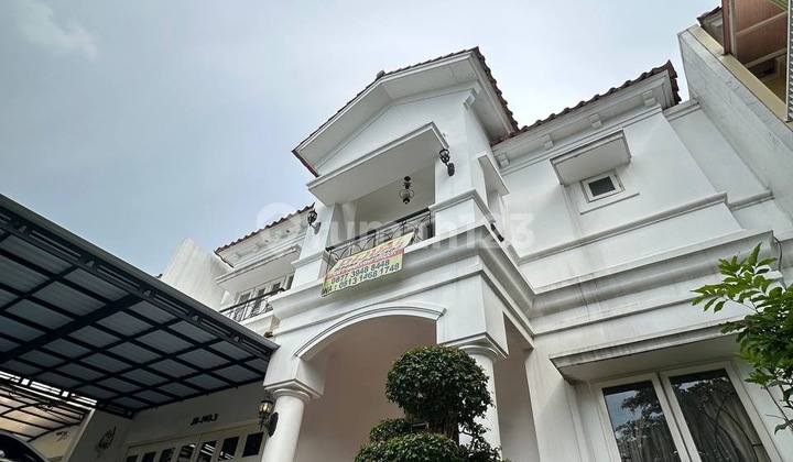 Rumah 2 Lantai Raffles Hills Semi Furnished  1
